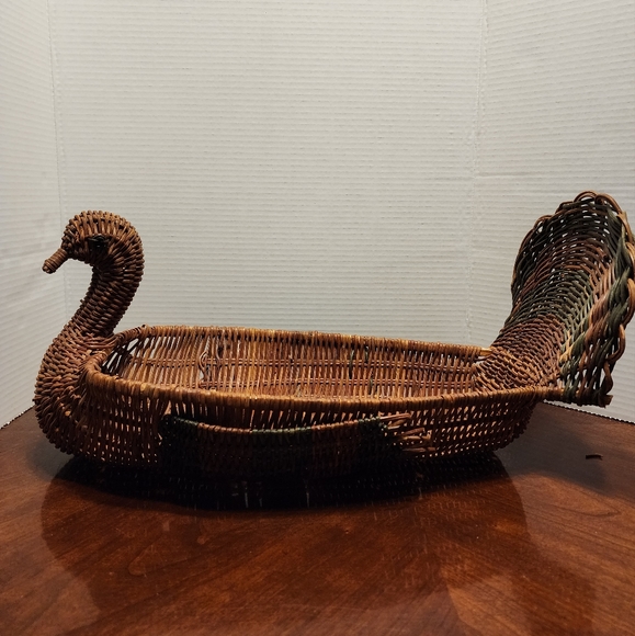 Woven Wicker Tricolor FAN TAIL Turkey Shape Basket Centerpiece Thanksgiving - Picture 2 of 12